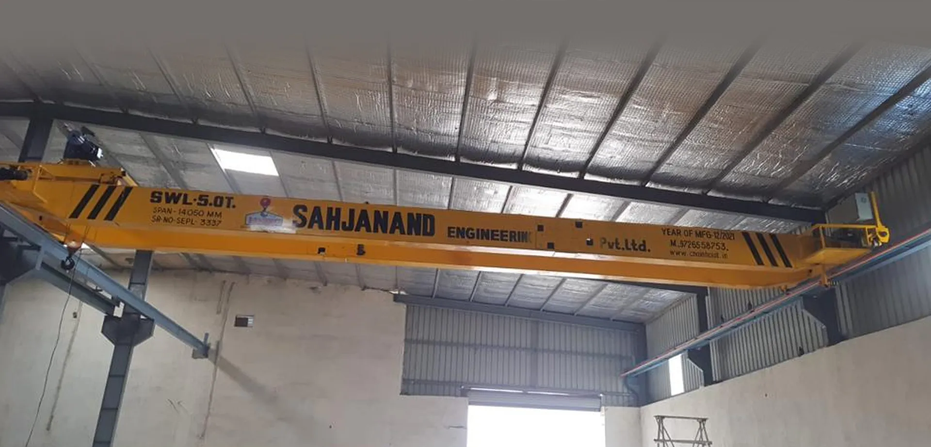 Sahjanand Engineering single girder EOT crane installed across an industrial shed